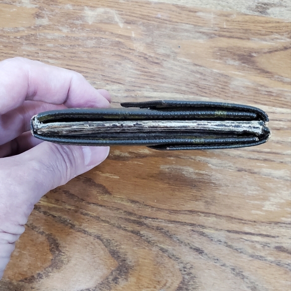 Louis Vuitton Compact Snap Wallet - Picture 13 of 14